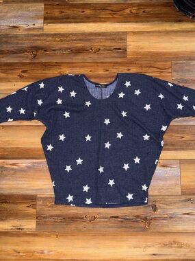 Kim & Cami Navy and White Star Print Top